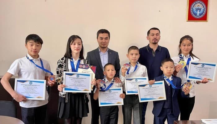 Спортсменам Федерации Таэквондо ГТФ КР вручены благодарственные письма за защиту чести на турнире